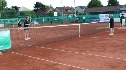 TCZ'ers Meet Start To Tennissers 2019 W (03)